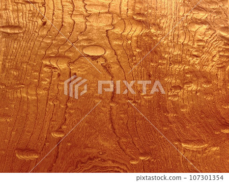The golden grain of the jade heather wood The golden grain of the jade heather wood 107301354