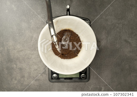Serves coffee with a V60 dripper coffee maker 107302341