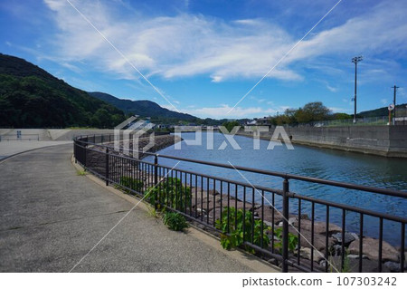 A landscape with a river that makes you want to walk Kikitsu River, Hisayama-cho, Isahaya City, Nagasaki Prefecture 107303242