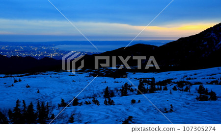 Evening view of Toyama Bay from Midagahara Evening view of Toyama Bay from Midagahara 107305274