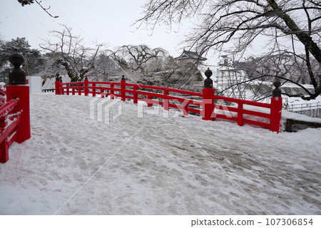 Hirosaki Park in winter Hirosaki Park in winter 107306854