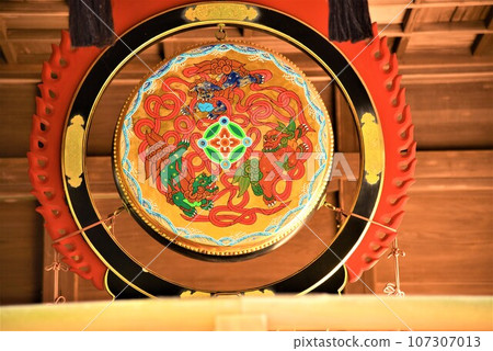 Vermilion drums displayed in the temple grounds Vermilion drums displayed in the temple grounds 107307013
