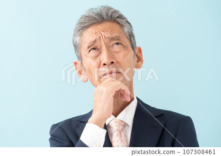 困擾的高級商人 107308461