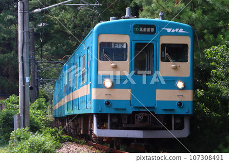 [JK] Chikuhi Line 103 series JNR color (one-man operation: Chikuzen-Maebaru ⇔ Nishi Karatsu) 107308491