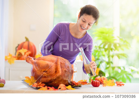 Family cooking Thanksgiving dinner Family cooking Thanksgiving dinner 107309386