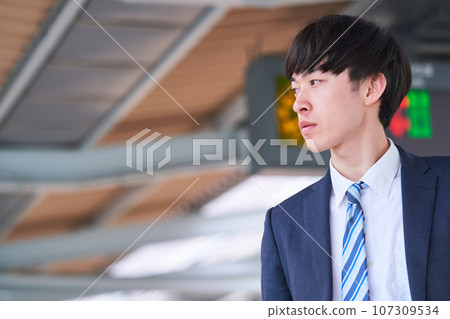 Young men Station home shooting cooperation "Keio Electric Railway Co., Ltd." Young men Station home shooting cooperation "Keio Electric Railway Co., Ltd." 107309534