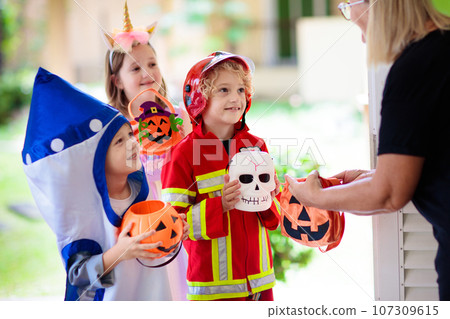 Kids trick or treat. Halloween fun for children. Kids trick or treat. Halloween fun for children. 107309615