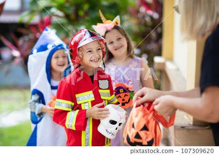 Kids trick or treat. Halloween fun for children. 107309620