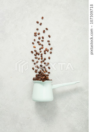Coffee turk and coffee beans on concrete background 107309718
