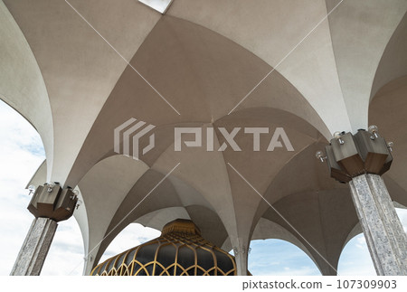 Flower-shaped architectural exterior design of concrete ceiling. Flower-shaped architectural exterior design of concrete ceiling. 107309903