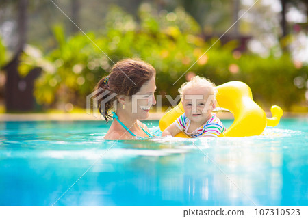 Mother and baby in swimming pool 107310523