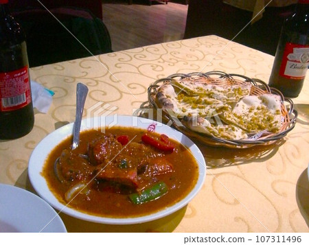 中式印度餐廳 印度菜 烤餅和咖哩 107311496