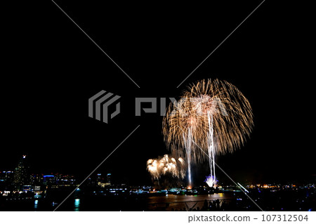 煙花橫濱/神奈川縣報紙菸花匯演2014年橫濱大學橋（山下公園）2014年8月5日 107312504