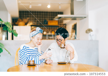 Young couple looking at smartphone together 107314553