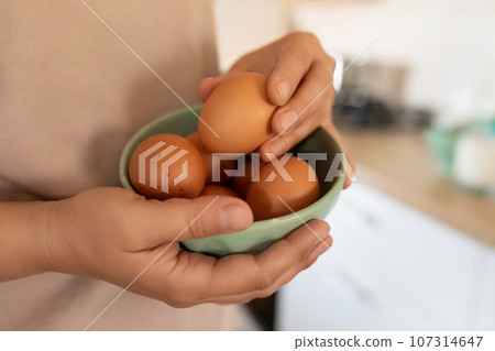 large chicken eggs in a bowl large chicken eggs in a bowl 107314647