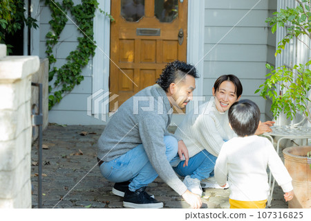 Winter garden family Winter garden family 107316825