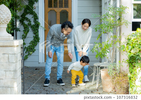 Winter garden family 107316832