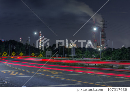 從大阪臨海線對面看到堺仙北臨海工業區的工廠 從大阪臨海線對面看到堺仙北臨海工業區的工廠 107317686