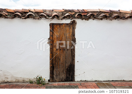 Detail of the beautiful colonial architecture of the streets of the colonial small town of Iza located in the Boyaca department in Colombia 107319321