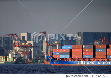貨櫃船進港 107321808