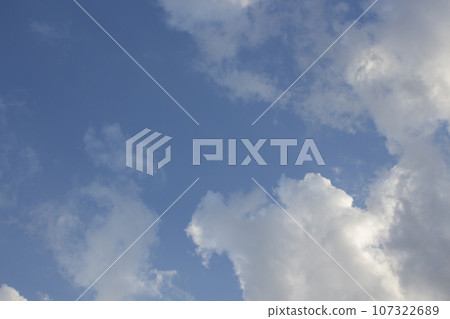 Blue sky / white clouds 107322689