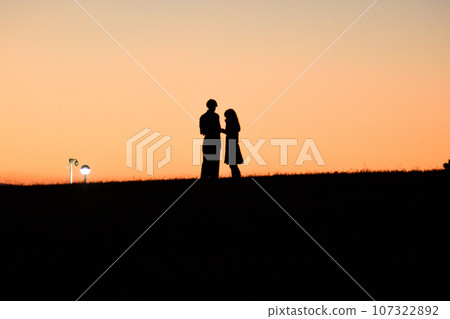 夕陽下的對話 107322892