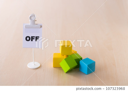 夾子支架關閉顯示器和積木 107323968