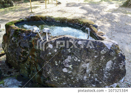 能量勝地廣瀨神社的 Chozuya 和長柄勺 能量勝地廣瀨神社的 Chozuya 和長柄勺 107325384