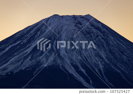 Asagiri Plateau\Mt. Fuji at dawn seen from Mt. Amagatake Asagiri Plateau\Mt. Fuji at dawn seen from Mt. Amagatake 107325427
