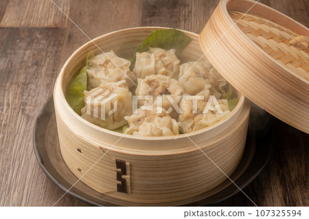 Shumai open the lid 107325594