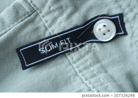 label tag slim fit on a men shirt  107326298