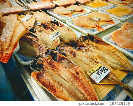 Scenery of a fish market with horse mackerel (dried overnight) lined up Scenery of a fish market with horse mackerel (dried overnight) lined up 107326309