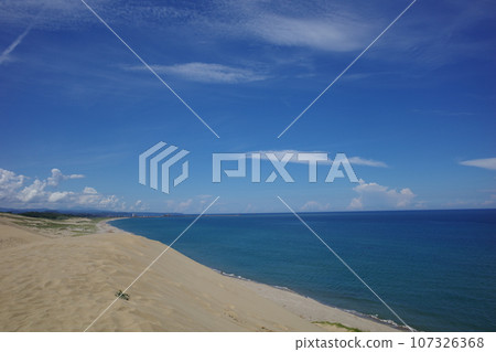 Sea of Japan seen from Tottori sand dune 107326368