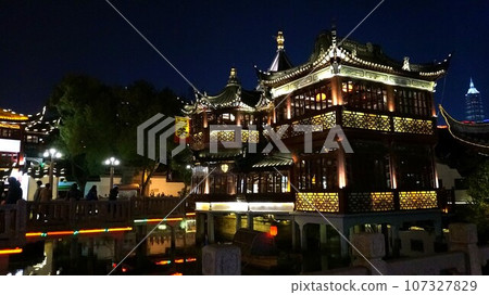 豫園、九曲橋和湖心亭茶館 [中國上海] 107327829