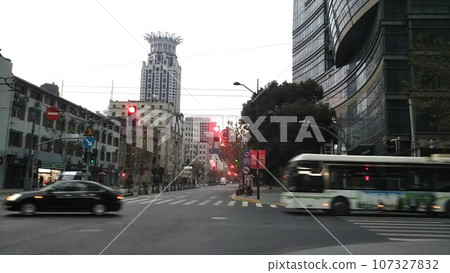 南京東路附近的城市景觀 [中國上海] 107327832