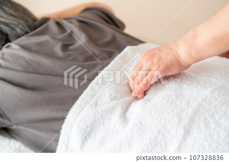 Dry massage healing Dry massage healing 107328836