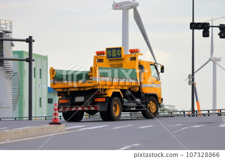 Dump truck (road maintenance work vehicle) Dump truck (road maintenance work vehicle) 107328866