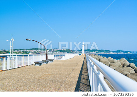 Enoshima Shonan Embankment Shonan Port Lighthouse scenery Enoshima Shonan Embankment Shonan Port Lighthouse scenery 107329356