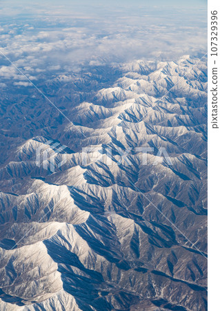 Hokkaido_Scenery of snow-covered Hidaka Mountains 107329396
