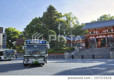 八坂神社西塔門與市營巴士（46路）2 107331628