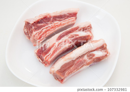 Spare ribs (pork) 107332981