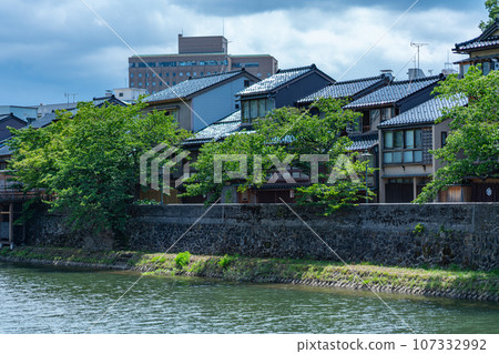 石川縣、金澤市、一町茶屋街、漫步、千本格子、自然、夏天、淺野川、河濱、觀光、日本海、北陸、和服 107332992