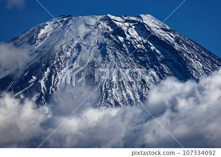 從朝霧高原看到的雲間富士山頂 從朝霧高原看到的雲間富士山頂 107334092