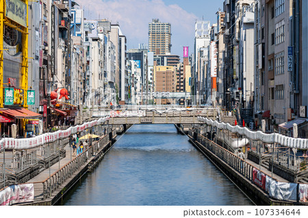 Ebisu Bridge, Dotonbori River, Osaka City, Osaka Prefecture, Kansai, Kinki Region, City, High-rise Building, Summer, Sightseeing, City Center, Naniwa, Along the River, Pleasure Boat Ebisu Bridge, Dotonbori River, Osaka City, Osaka Prefecture, Kansai, Kinki Region, City, High-rise Building, Summer, Sightseeing, City Center, Naniwa, Along the River, Pleasure Boat 107334644