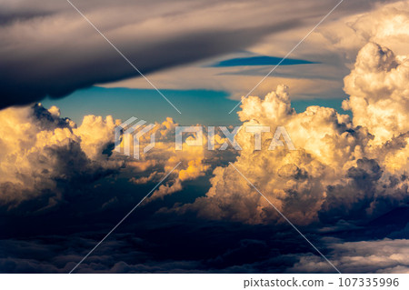 積雨雲航空攝影飛機日落傍晚下午飛機飛行旅行旅遊入境 107335996