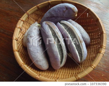 Akebia fruit in a colander Akebia fruit in a colander 107336390