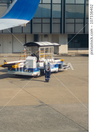 機場飛機羽田機場起飛航空公司引擎煞車晨光全日空鞠躬出發 107336402