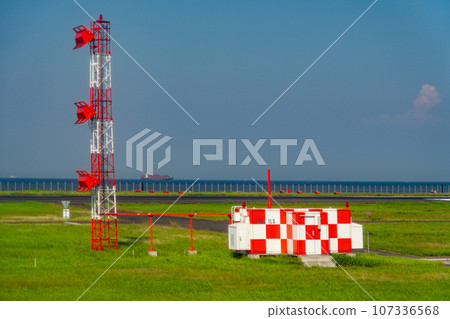機場飛機羽田機場起飛航空公司引擎煞車早晨明亮地面設備 機場飛機羽田機場起飛航空公司引擎煞車早晨明亮地面設備 107336568