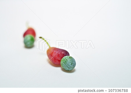 Green and red Inumaki fruit (white background) (autumn, September) Green and red Inumaki fruit (white background) (autumn, September) 107336788