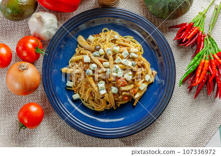 蘑菇肉醬麵食和戈貢佐拉乳酪 107336972